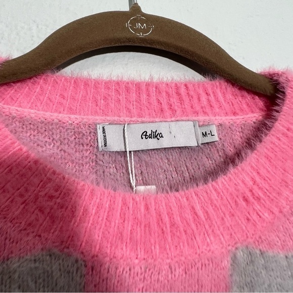 Adika Sweaters Adika Checkered fuzzy Crop Sweater - Picture 4 of 5